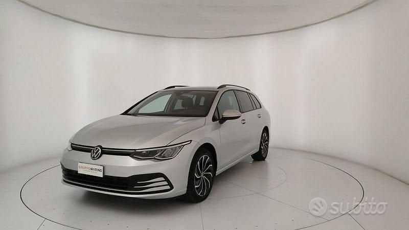 Usata VW Golf VIII Life 116 CV (85 kW) 2022 Grigio Station wagon