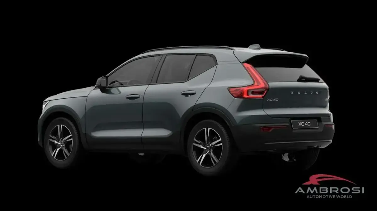 Nuova Volvo XC40 Plus 163 CV (119 kW) 2026 Verde SUV