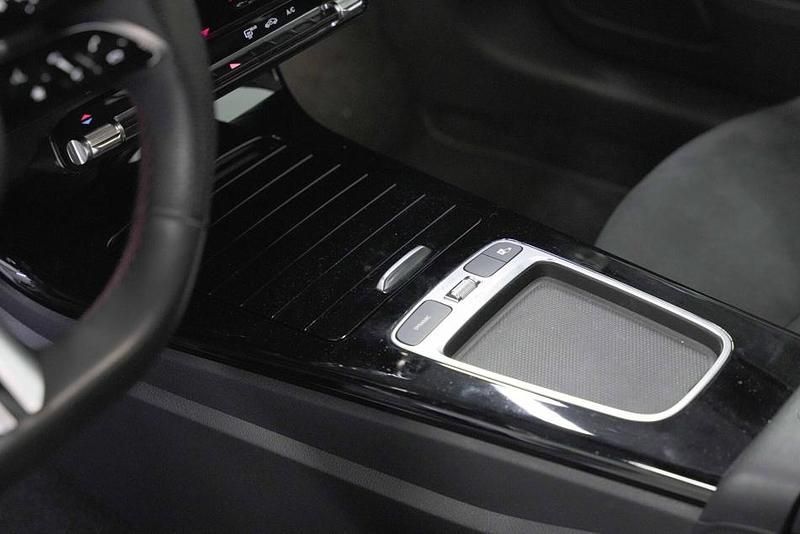 Usata Mercedes A180 AMG Line Premium Plus 116 CV (85 kW) 2023 Nero Utilitaria