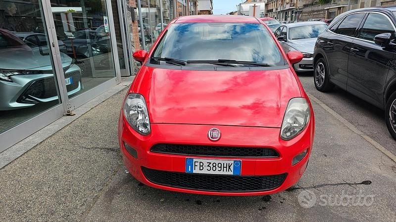 Usata Fiat Punto Street 77 CV (56 kW) 2015 Rosso Utilitaria