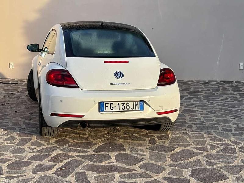 Usata VW Beetle Black Edition 105 CV (77 kW) 2016 Bianco Utilitaria