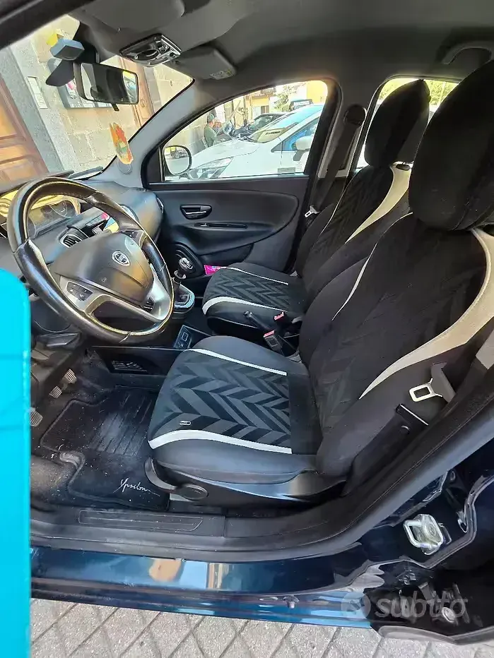 Usata Lancia Ypsilon 69 CV (50 kW) 2016 Bluazzurro Utilitaria