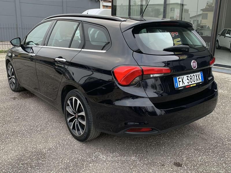Usata Fiat Tipo Lounge 120 CV (88 kW) 2017 Nero Station wagon