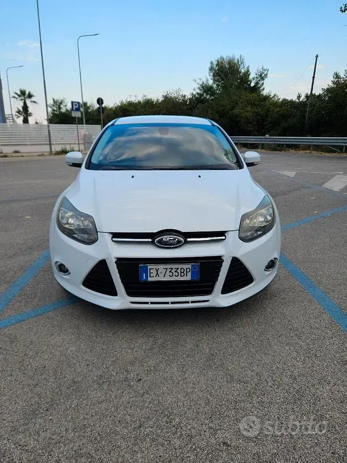 Usata Ford Focus 163 CV (119 kW) 2014 Bianco Station wagon