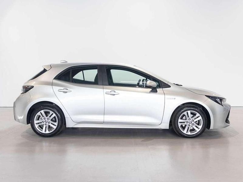 Usata Toyota Corolla Hybrid Active 122 CV (89 kW) 2020 Argento Berlina