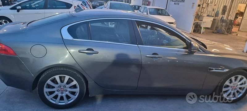 Usata Jaguar XE Pure 179 CV (131 kW) 2016 Grigio Berlina