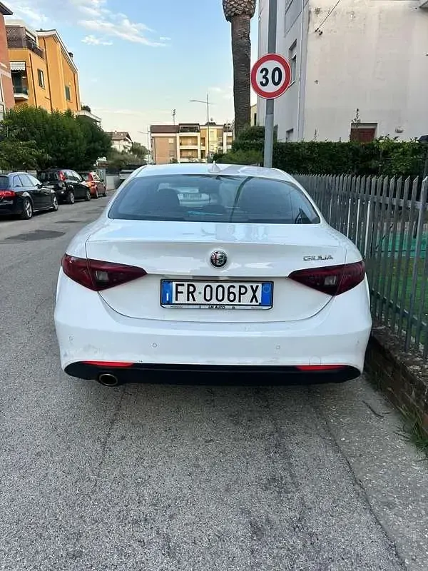 Usata Alfa Romeo Giulia Super 150 CV (110 kW) 2018 Bianco Berlina