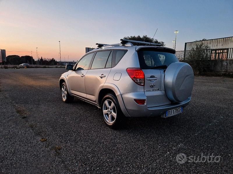Usata Toyota RAV4 Luxury 177 CV (130 kW) 2007 Grigio SUV