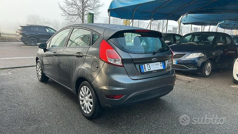 Usata Ford Fiesta Titanium 60 CV (44 kW) 2016 Grigio Berlina