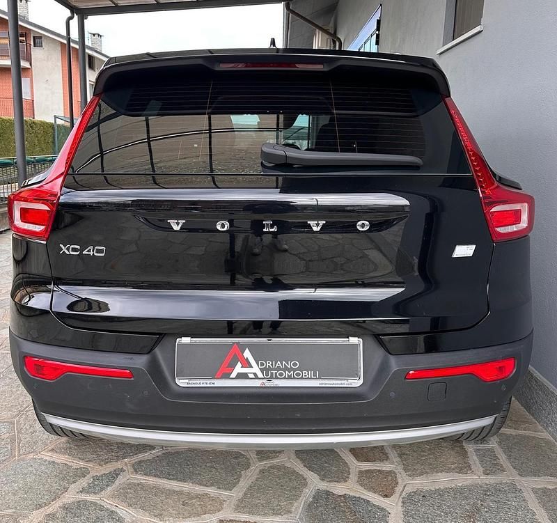 Usata Volvo XC40 Inscription 179 CV (131 kW) 2020 Viola SUV