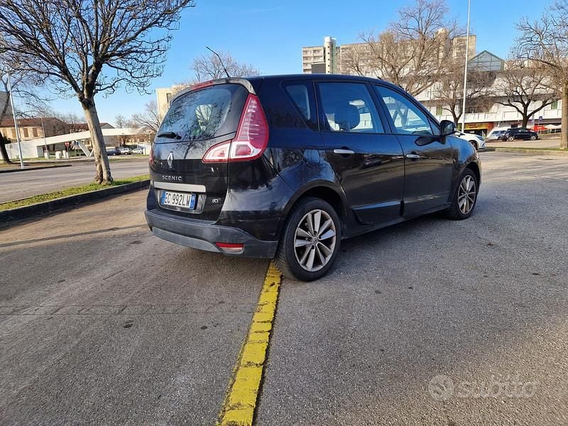 Usata Renault Scénic III 110 CV (80 kW) 2010 Nero Monovolume