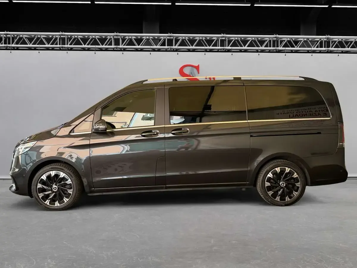 Usata Mercedes V250 Avantgarde 190 CV (139 kW) 2025 Nero Monovolume