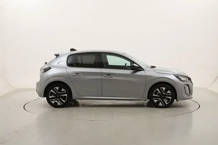 Usata Peugeot 208 Allure 101 CV (74 kW) 2025 Argento Utilitaria