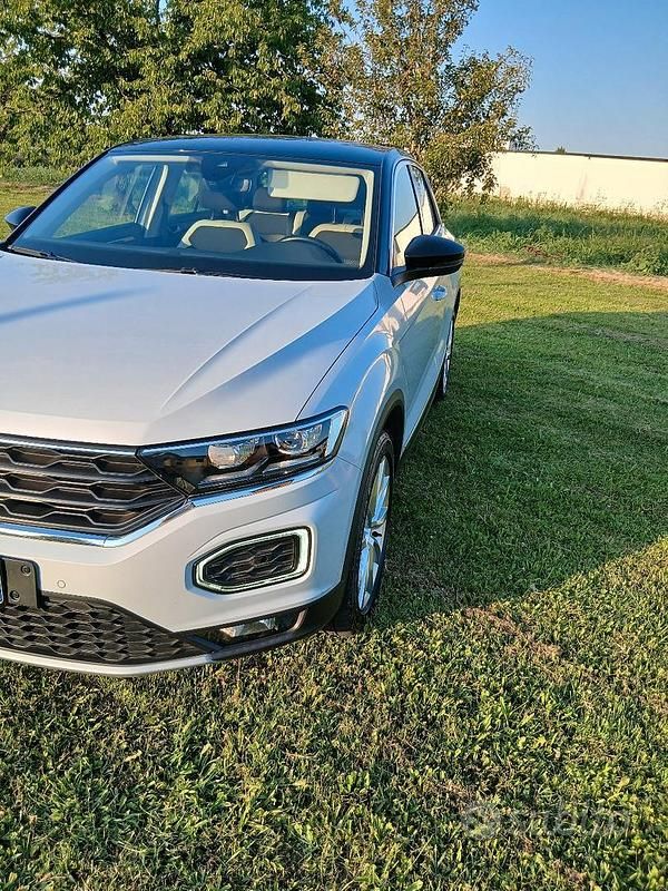 Grigio Usata 2019 VW T-Roc SUV | 18.700 € (Buon prezzo) - Immagine 1/4