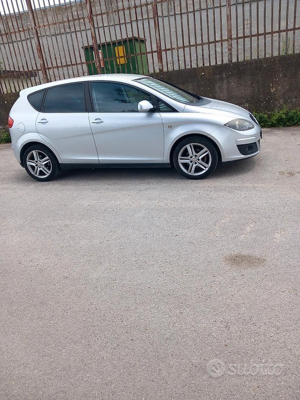 Usata Seat Altea 105 CV (77 kW) 2010 Grigio Berlina