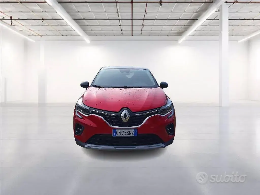 Usata Renault Captur Engineered 145 CV (106 kW) 2023 Rosso metallizzato SUV