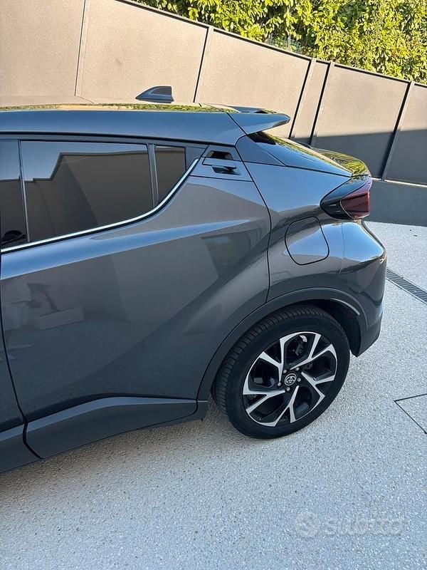 Usata Toyota C-HR Trend 98 CV (72 kW) 2022 Grigio SUV