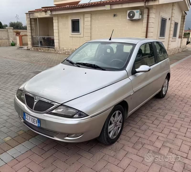 Usata Lancia Ypsilon 2002 Grigio Utilitaria