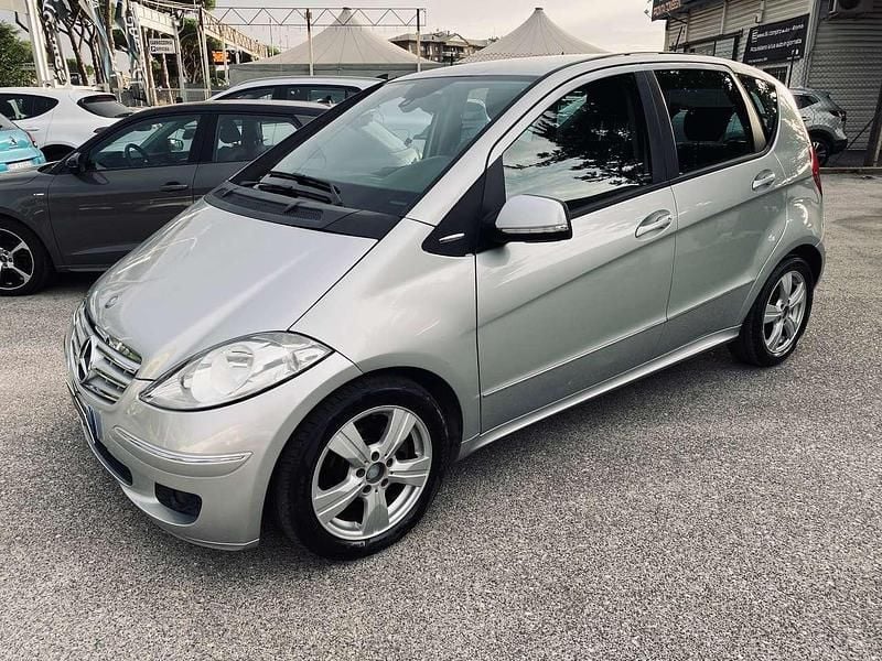 Argento Usata 2009 Mercedes A180 Avantgarde Furgone | 4750 € (Buon prezzo) - Immagine 1/4