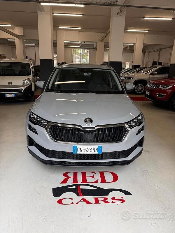 Grigio Usata 2023 Skoda Karoq Executive SUV | 26.900 € (Buon prezzo) - Immagine 1/4