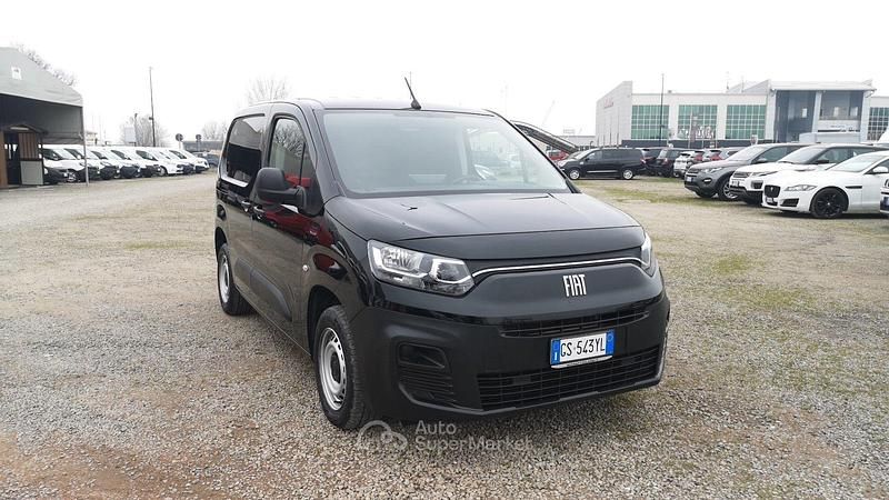 Usata Fiat Doblò 102 CV (75 kW) 2024 Nero Monovolume