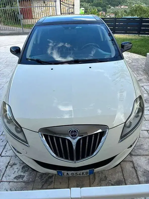 Usata Lancia Delta 120 CV (88 kW) 2009 Beige Utilitaria