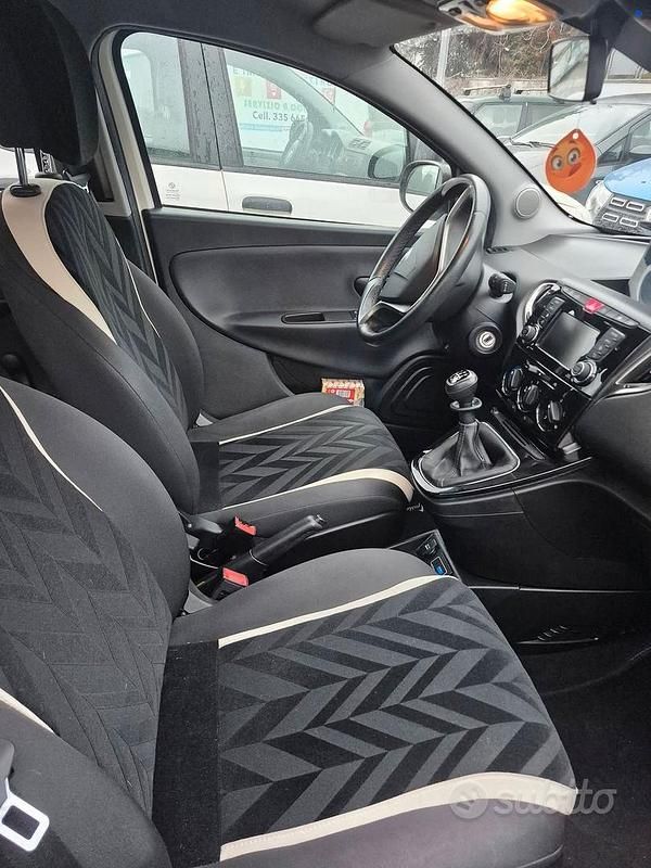 Usata Lancia Ypsilon 2016 Bianco Utilitaria