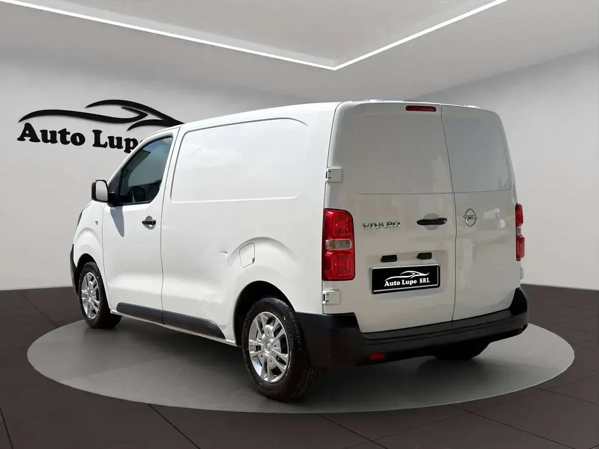 Usata Opel Vivaro 120 CV (88 kW) 2022 Bianco Monovolume
