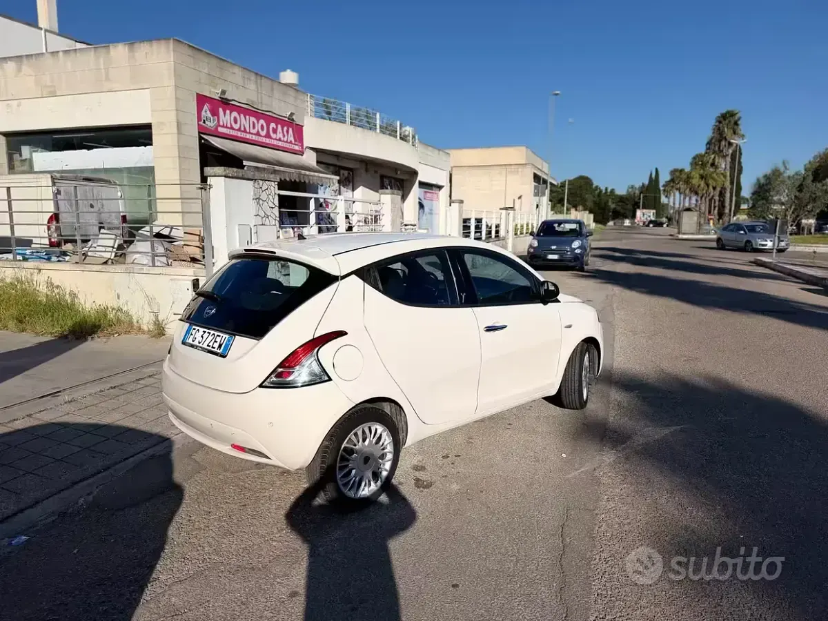 Usata Lancia Ypsilon Silver 69 CV (50 kW) 2017 Beige Utilitaria