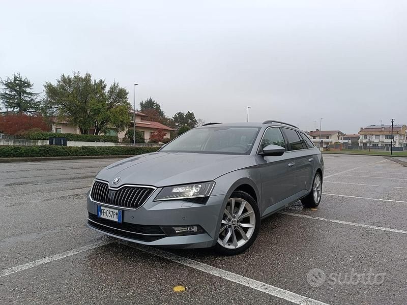 Usata Skoda Superb 150 CV (110 kW) 2016 Grigio Berlina