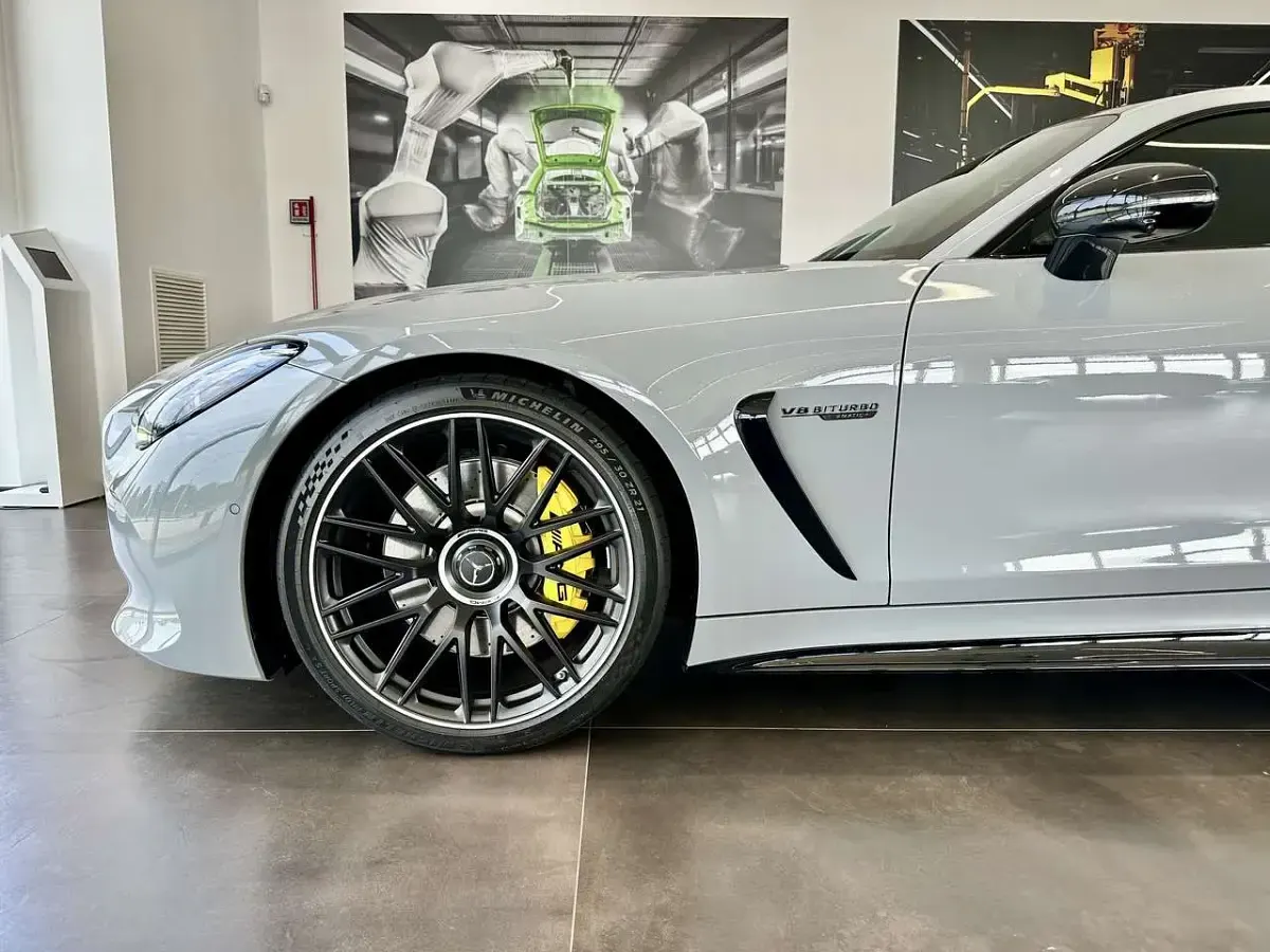 Usata Mercedes AMG GT 63 Premium Plus 585 CV (430 kW) 2024 Grigio alpi Coupé