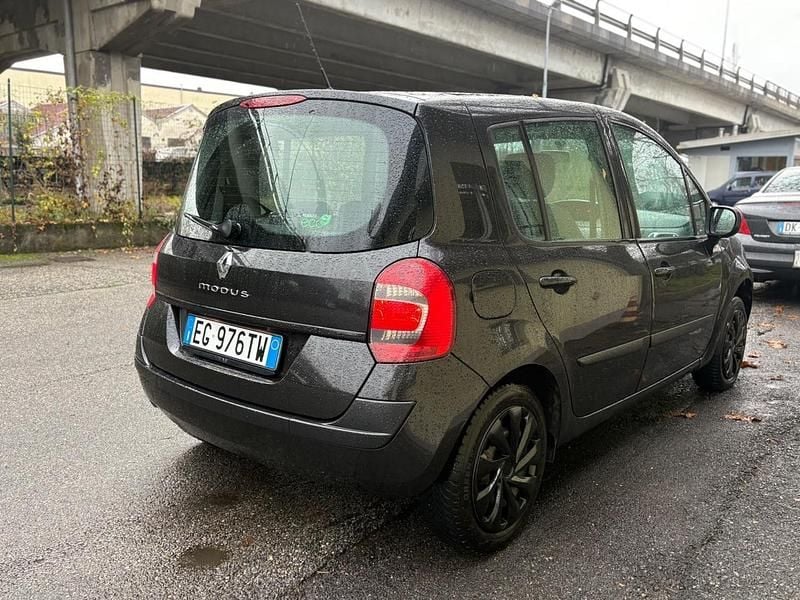 Usata Renault Modus 75 CV (55 kW) 2011 Nero Monovolume