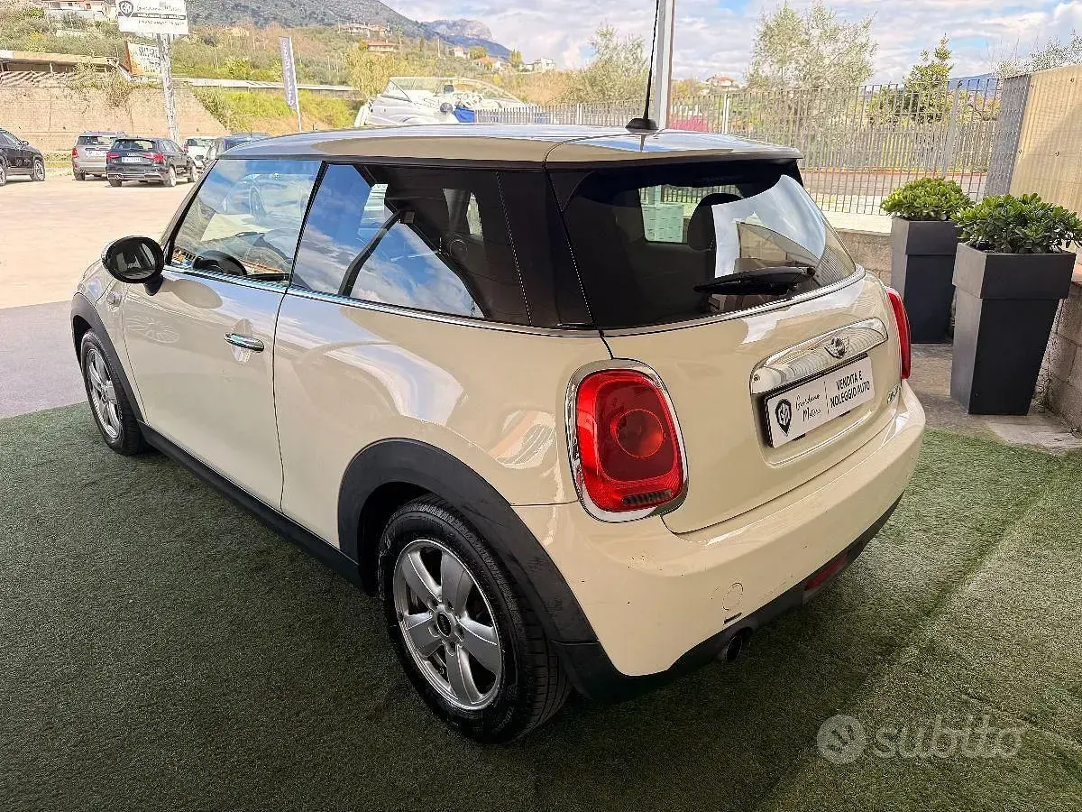 Usata Mini ONE 75 CV (55 kW) 2015 Beige Utilitaria