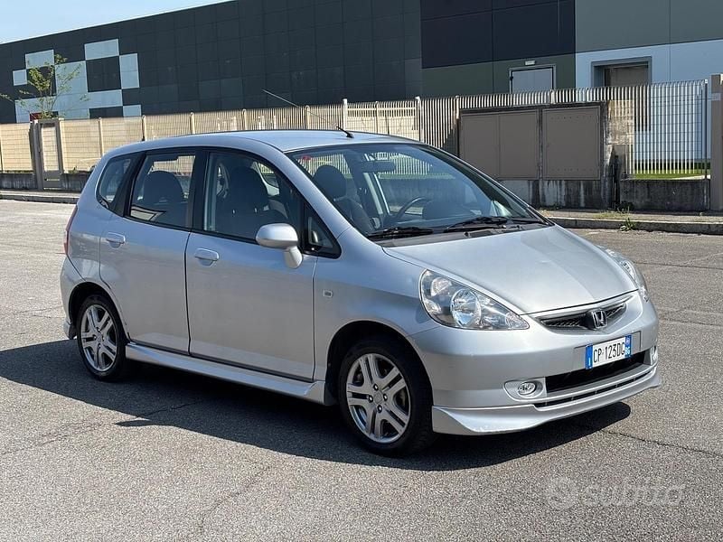 Usata Honda Jazz 83 CV (61 kW) 2004 Grigio Utilitaria