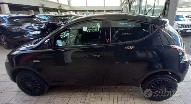 Usata Lancia Ypsilon 84 CV (61 kW) 2015 Nero Utilitaria