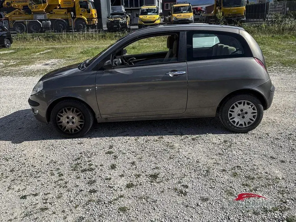 Usata Lancia Ypsilon 69 CV (50 kW) 2005 Oro Utilitaria