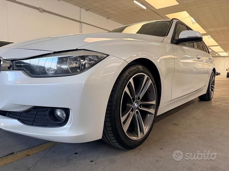 Begagnad BMW 318 Sport Line 143 HK (105 kW) 2013 Vit Kombi