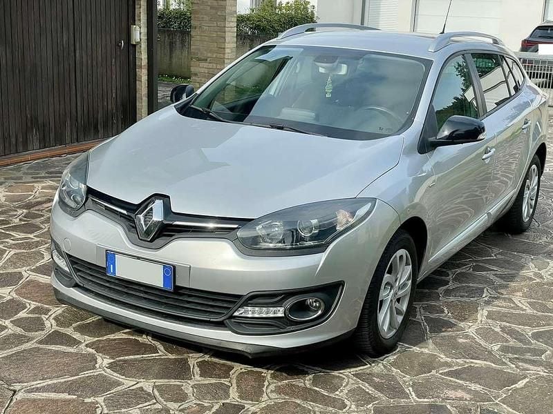 Usata Renault Mégane III LIMITED 110 CV (80 kW) 2015 Argento Station wagon