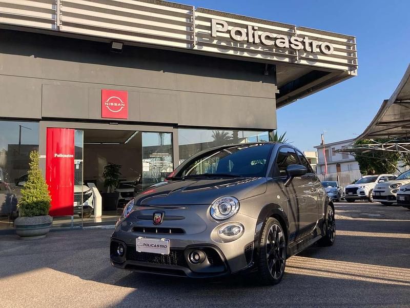 Grigio Usata 2023 Abarth 695 Due volumi | 34.490 € (Molto cara) - Immagine 1/3