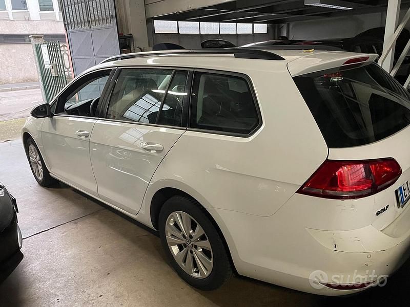 Usata VW Golf VII Highline 105 CV (77 kW) 2014 Bianco pastello Station wagon