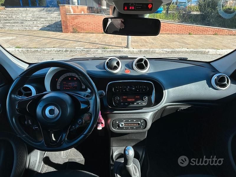 Usata Smart ForFour 70 CV (51 kW) 2017 Bianco Utilitaria