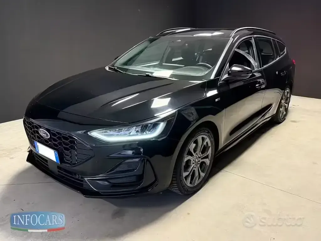 Usado Ford Focus ST-Line 155 CV (114 kW) 2023 Negro Familiar
