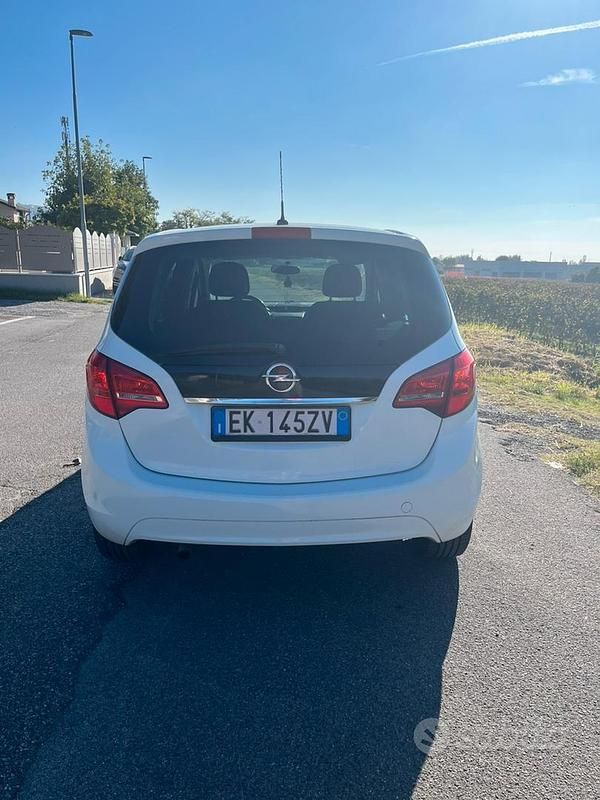 Usata Opel Meriva Cosmo 95 CV (69 kW) 2012 Bianco Monovolume