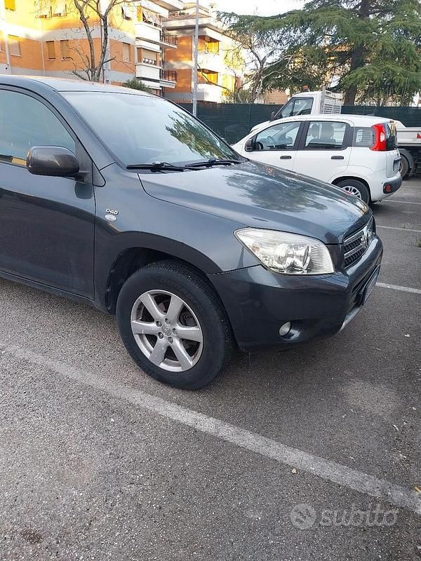 Usata Toyota RAV4 136 CV (100 kW) 2007 Grigio SUV