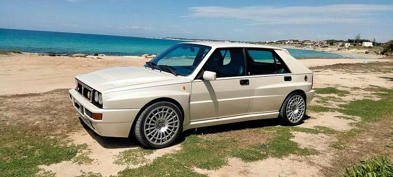 Usata Lancia Delta 211 CV (155 kW) 1994 Utilitaria
