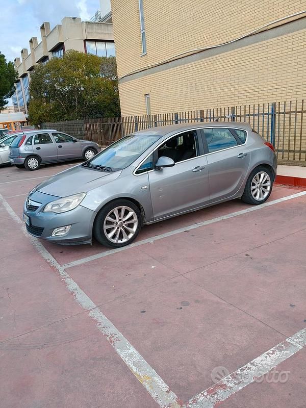 Usata Opel Astra 2010 Grigio Berlina