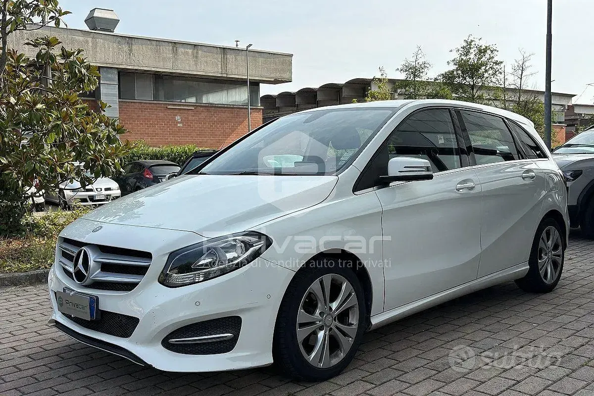 Usata Mercedes B180 109 CV (80 kW) 2015 Bianco Utilitaria