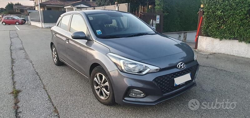 Grigio Usata 2019 Hyundai i20 Due volumi | 10.500 € (Buon prezzo) - Immagine 1/4