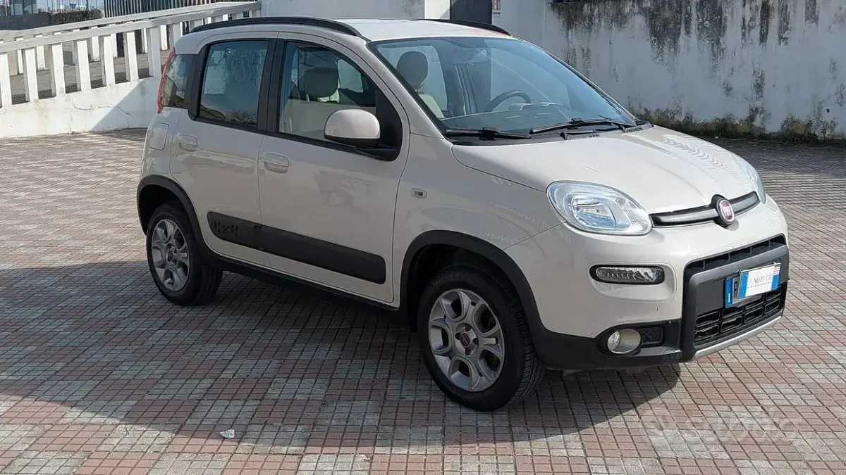 Usata Fiat Panda 4x4 S 85 CV (62 kW) 2015 Beige Utilitaria