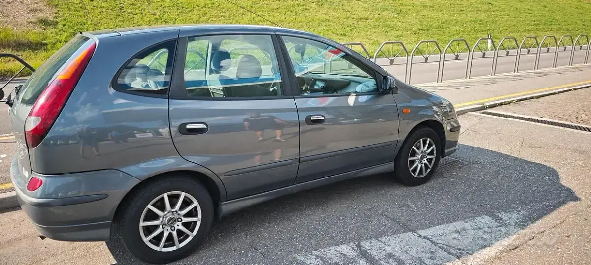 Usata Nissan Almera 2004 Grigio Monovolume